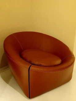 Poltrona con seduta fissa Minotti capri pelle Minotti in Offerta Outlet