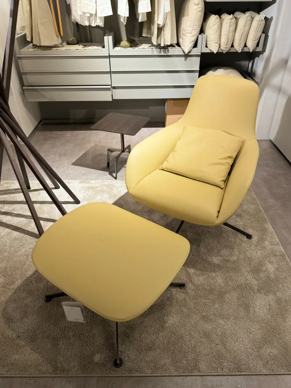 Poltrona con seduta fissa Kent Zanotta a prezzo Outlet