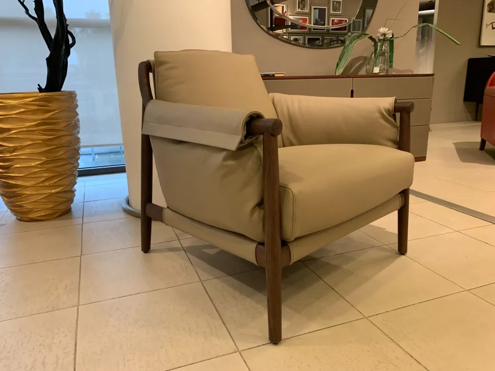 Poltrona con seduta fissa Times lounge Poltrona frau in Offerta Outlet