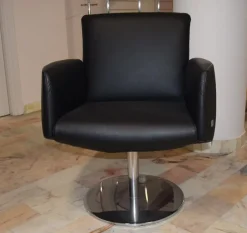 Poltrona con seduta fissa Wait Calligaris a prezzo scontato