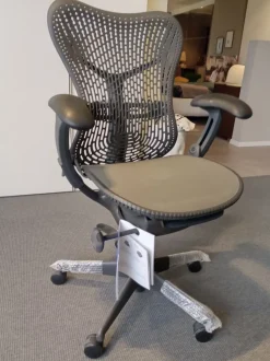 Poltrona da ufficio Mirra in metallo Hermann miller in Offerta Outlet