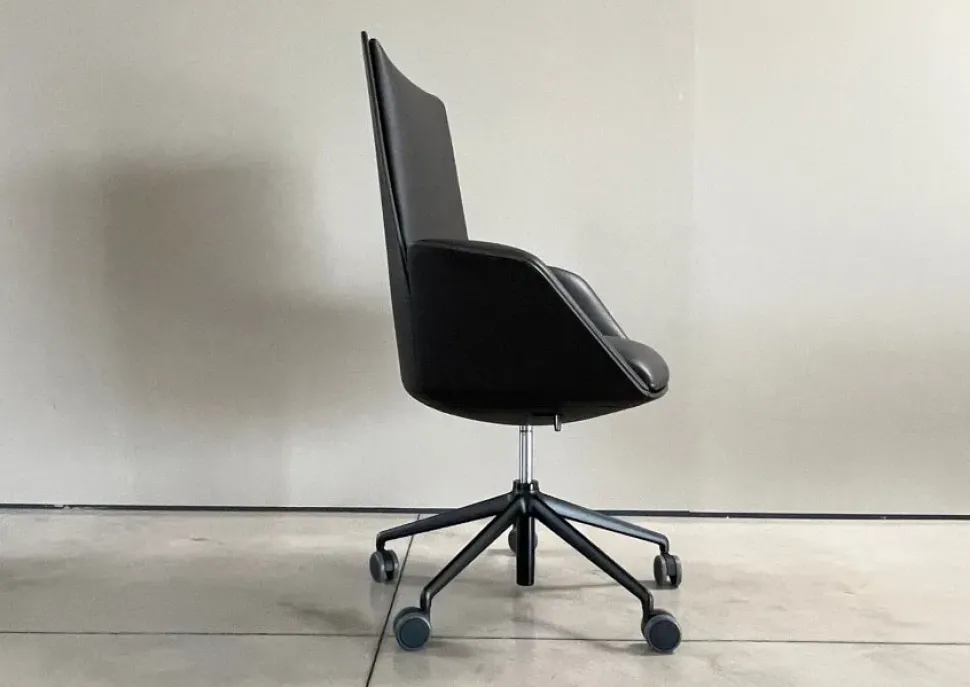 Poltrona modello Cercle Poltrona frau ad un prezzo vantaggioso