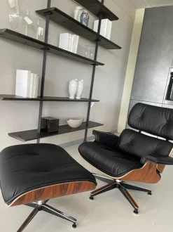 Poltrona modello Poltrona con pouf lounge chair eames  Alivar con forte sconto