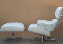 Poltrona Poltrona girvole modello eames  Artigianale in Pelle SCONTATA