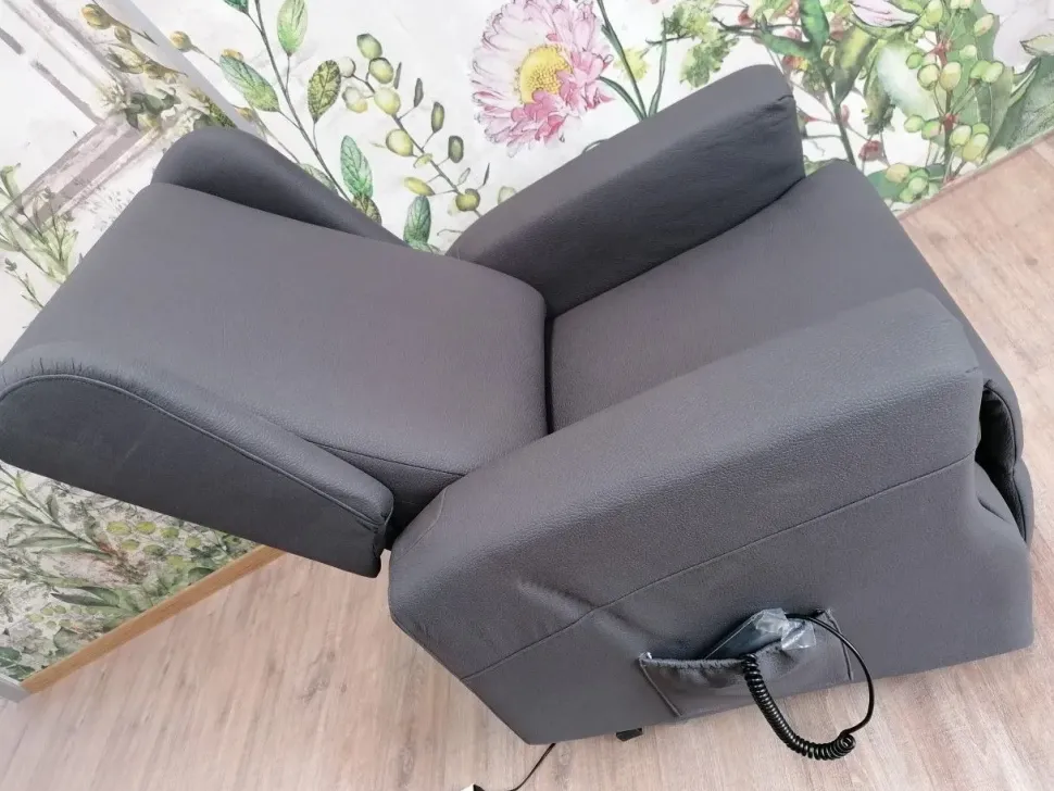 Poltrona relax in Ecopelle Arabella Stones scontata