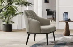 Poltroncina Aaron. Seduta fissa e design moderno. Mottes selection a prezzi outlet.