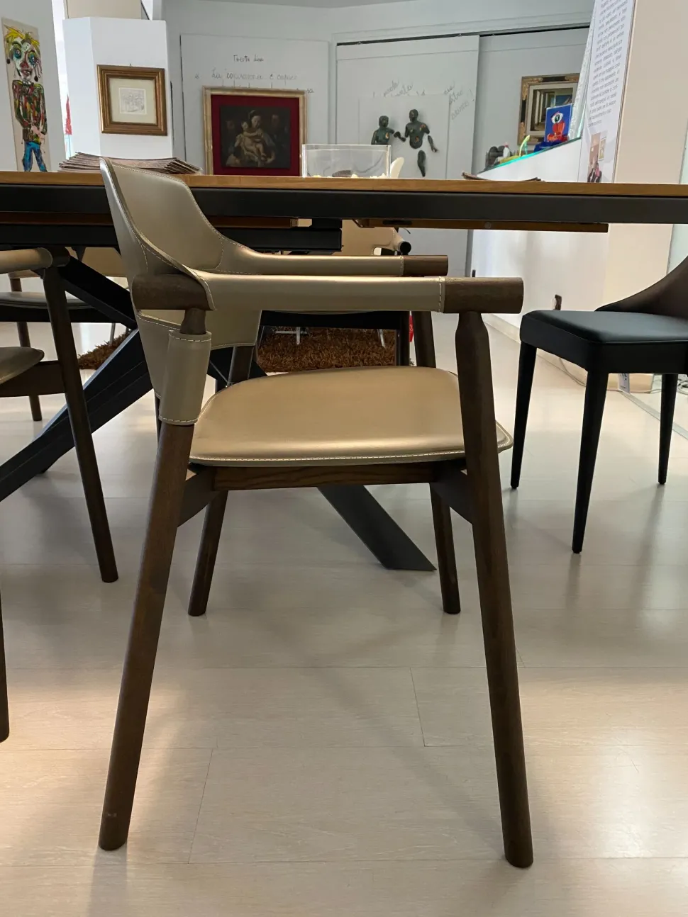 Poltroncina in stile design modello Suite Midj a prezzo scontato