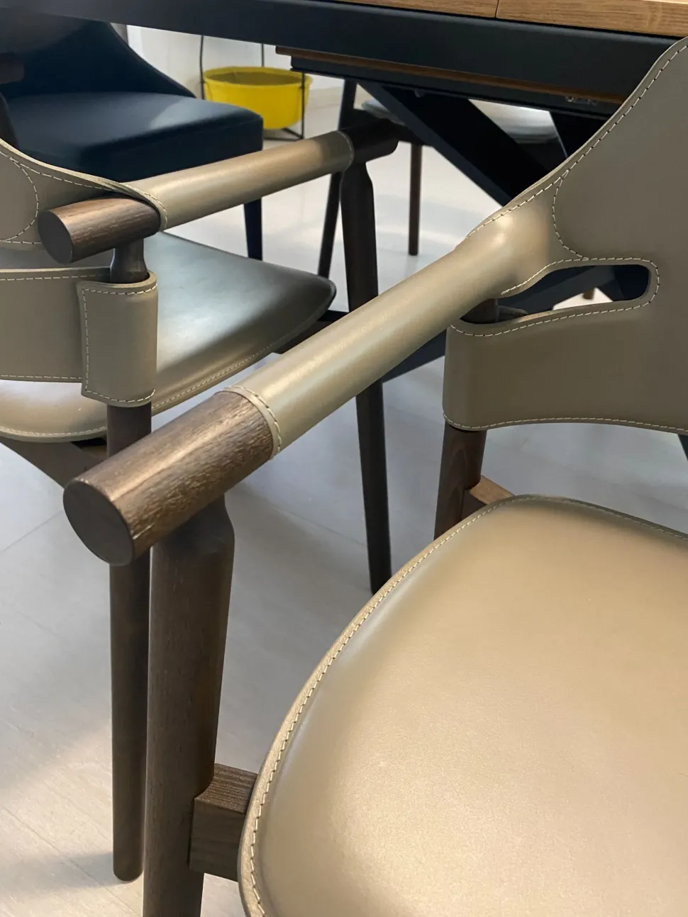 Poltroncina in stile design modello Suite Midj a prezzo scontato