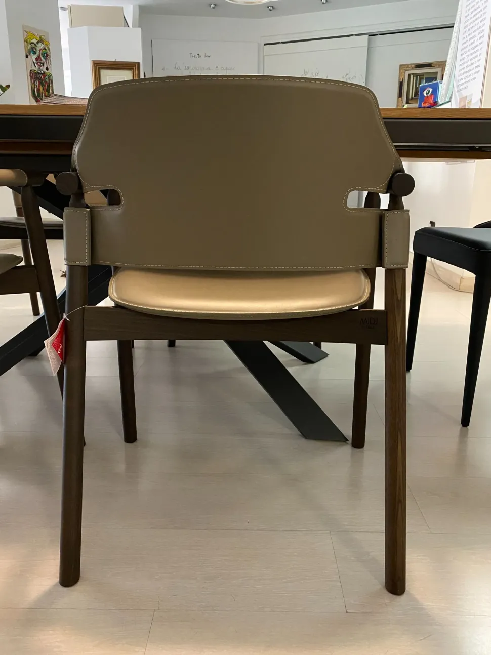 Poltroncina in stile design modello Suite Midj a prezzo scontato