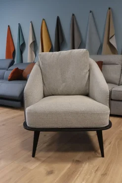Poltroncina Lala Con seduta fissa Le comfort a prezzi convenienti