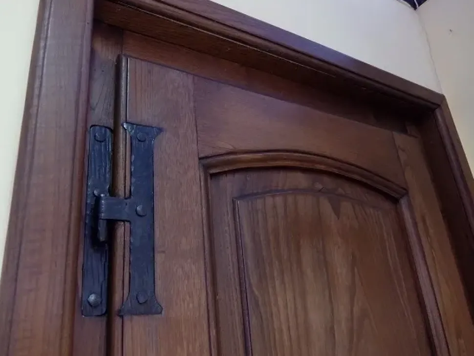 Porta a fodrina a prezzo ribassato 66% in legno