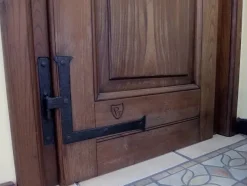 Porta a fodrina a prezzo ribassato 66% in legno