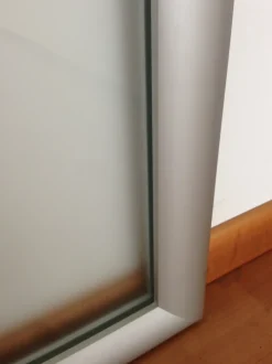 Porta a vetro unico  moderna Movi con forte sconto