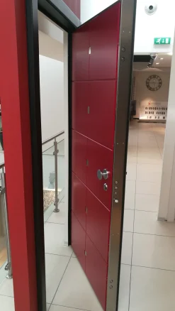 Porta liscia moderna Gardesa a prezzo ribassato 30%