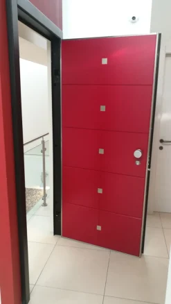 Porta liscia moderna Gardesa a prezzo ribassato 30%