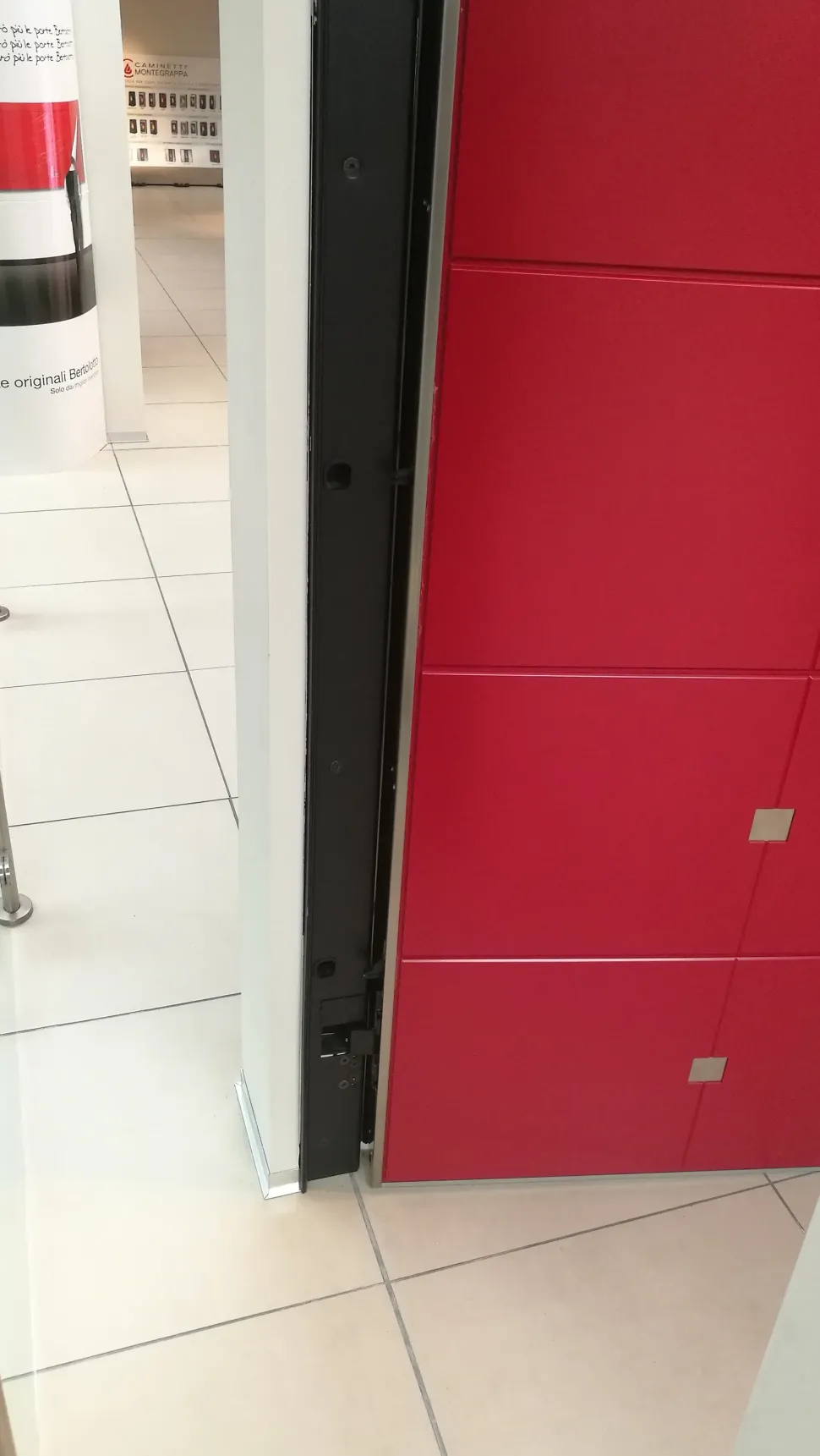 Porta liscia moderna Gardesa a prezzo ribassato 30%