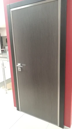 Porta liscia moderna Gardesa a prezzo ribassato 30%