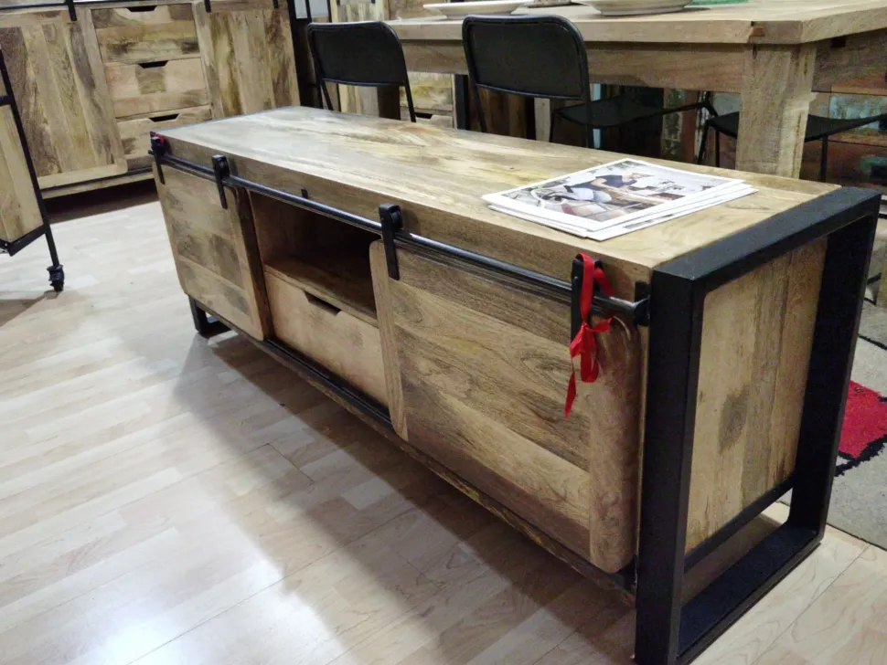 Porta tv di Outlet etnico modello Mobile portatv vac industrial ante scorrevoli a PREZZI OUTLET