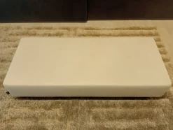 Pouf in pelle Pouf rettangolare basso a marchio Twils a prezzo scontato