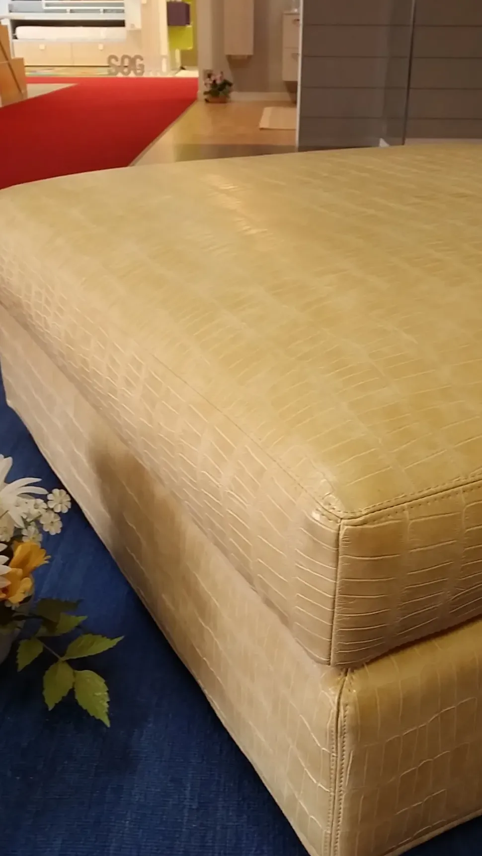 Pouf in pelle Village a marchio Feg a prezzo ribassato