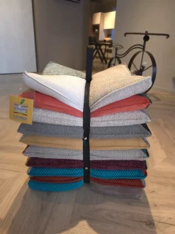 Pouf in tessuto 1 pouf u’strozz calia spedibile   a marchio Calia a prezzo scontato