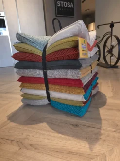 Pouf in tessuto 1 pouf u’strozz calia spedibile   a marchio Calia a prezzo scontato