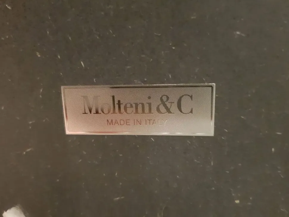 Prezzi ribassati per il tavolino design Mayfair di Molteni & c