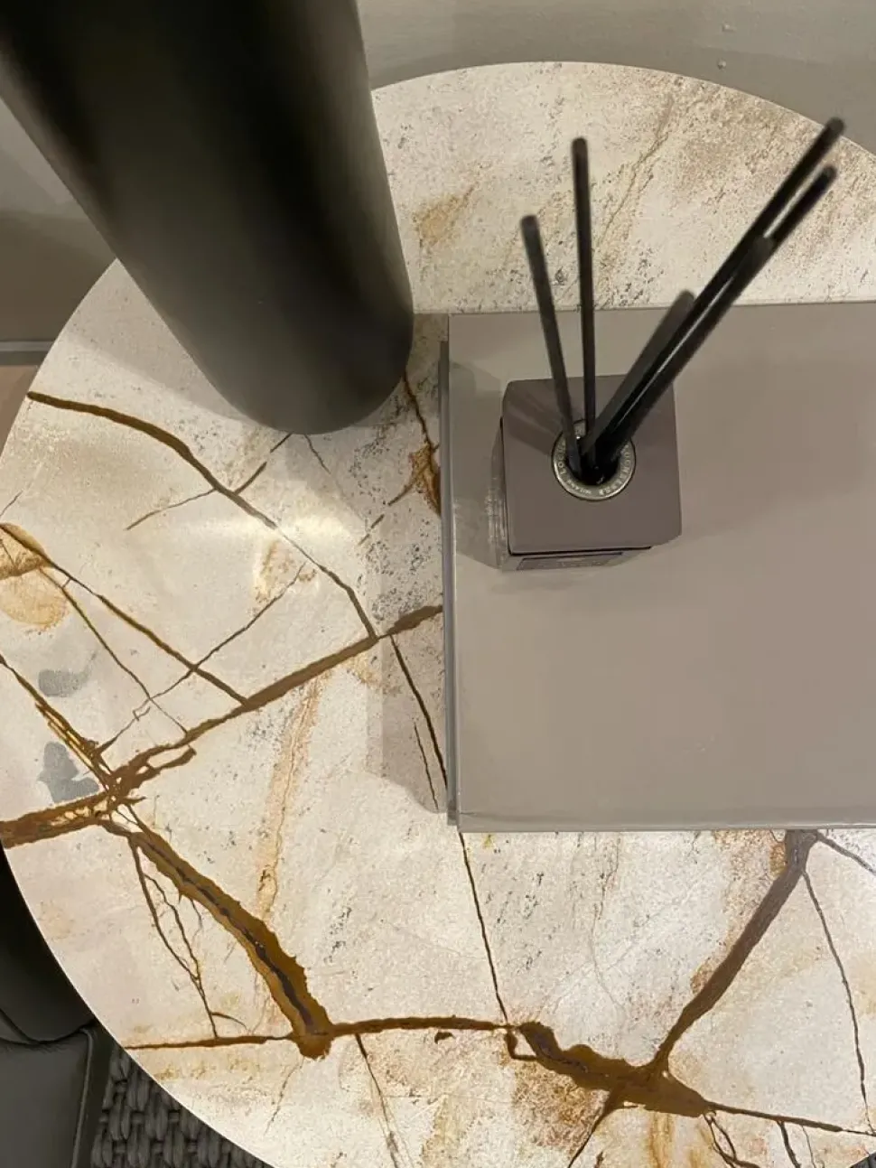 Prezzi ribassati per il tavolino design Iko di Flou