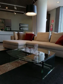 Prezzi ribassati per il tavolino design Burano di Simon