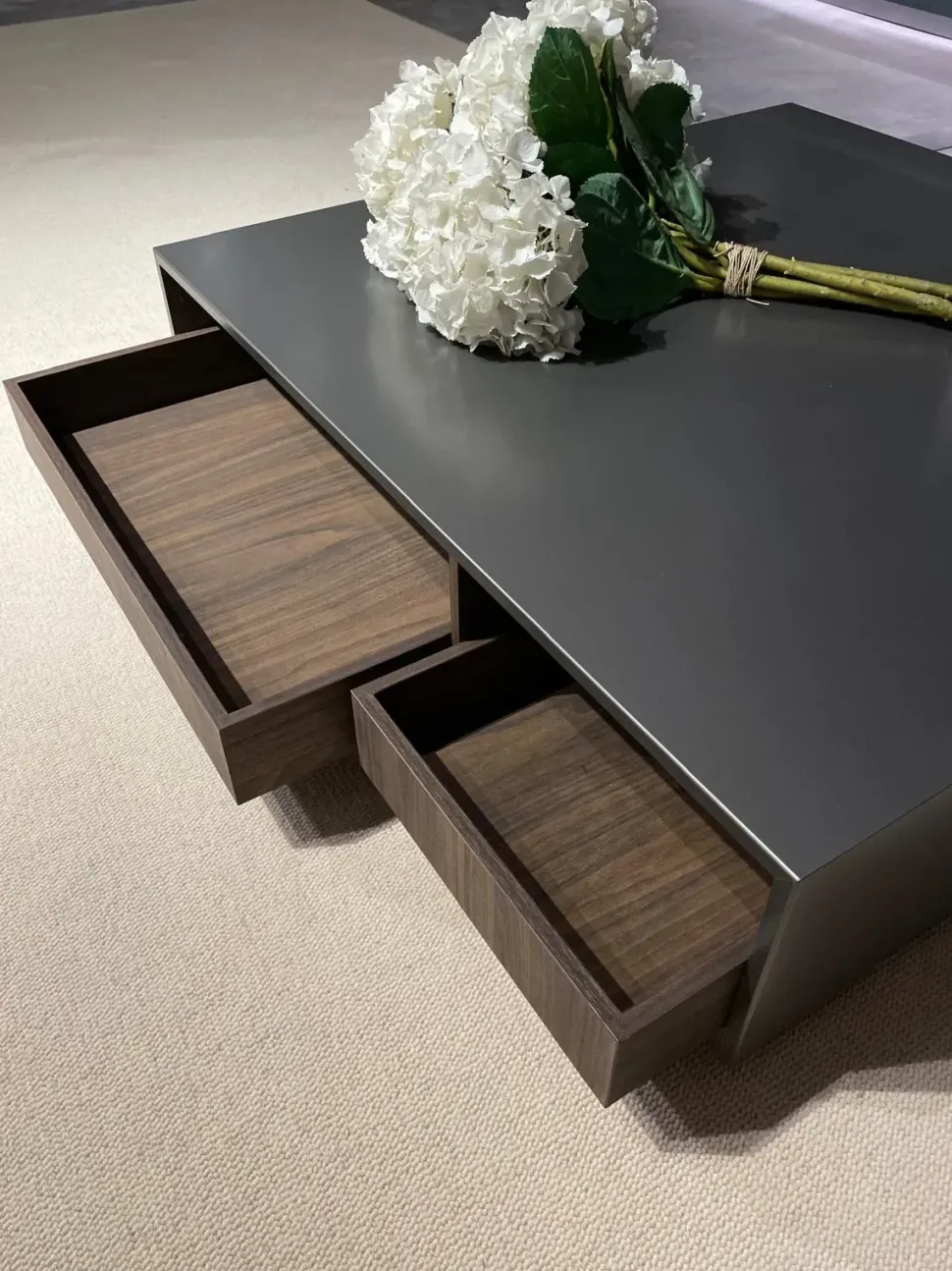 Prezzi ribassati per il tavolino design Seven di Novamobili