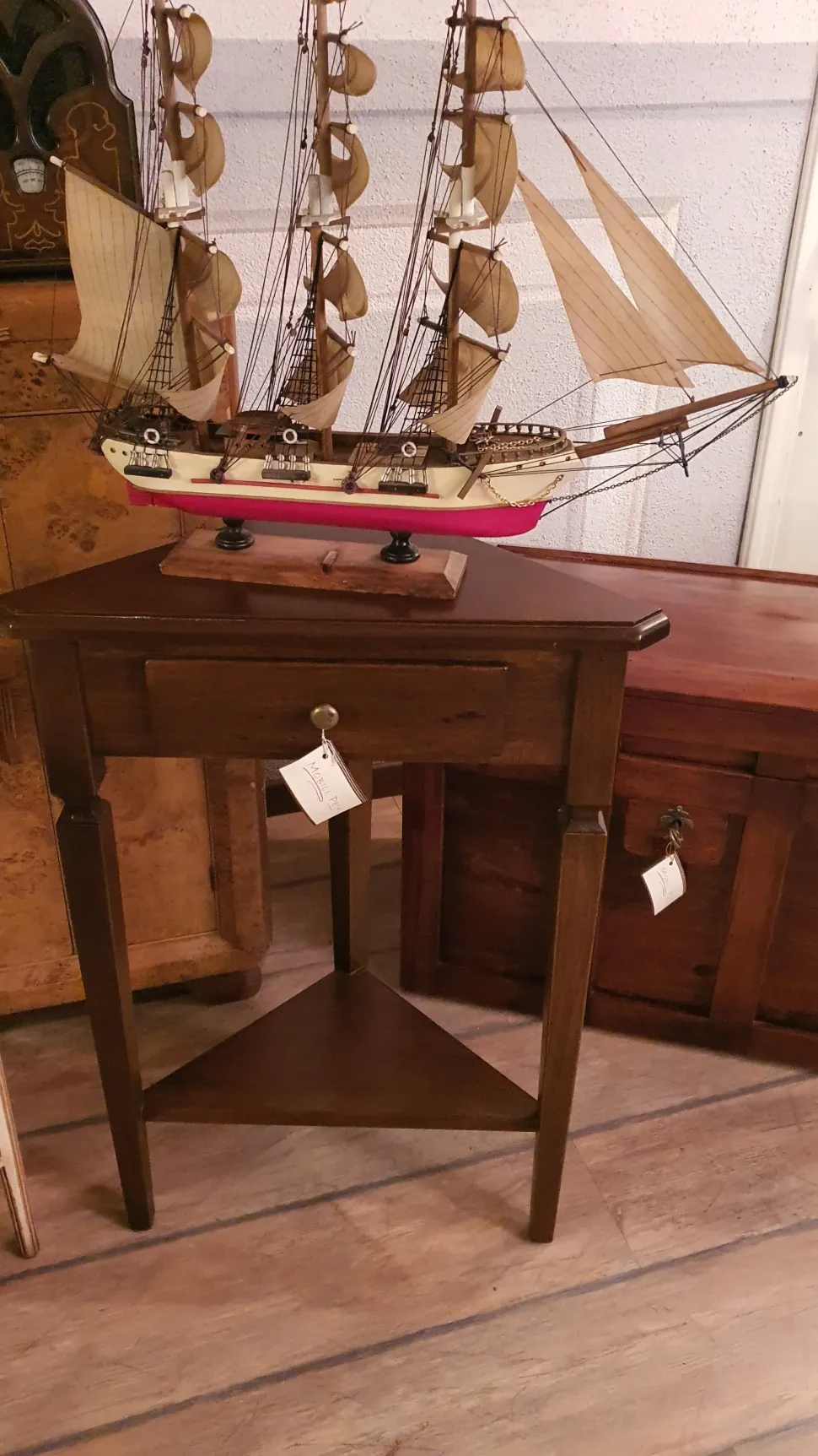 Prezzi ribassati per il tavolino classico Angoliera noce nazionale di Sartori