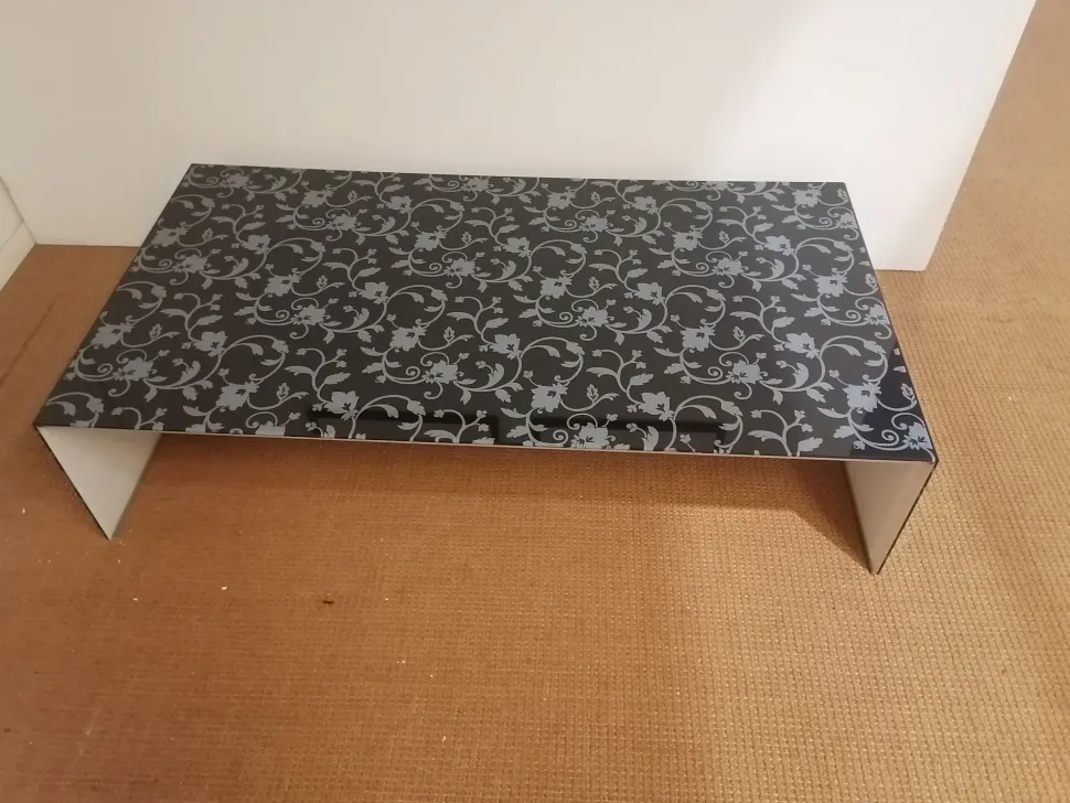 Prezzi ribassati per il tavolino design Bridge di Glas italia