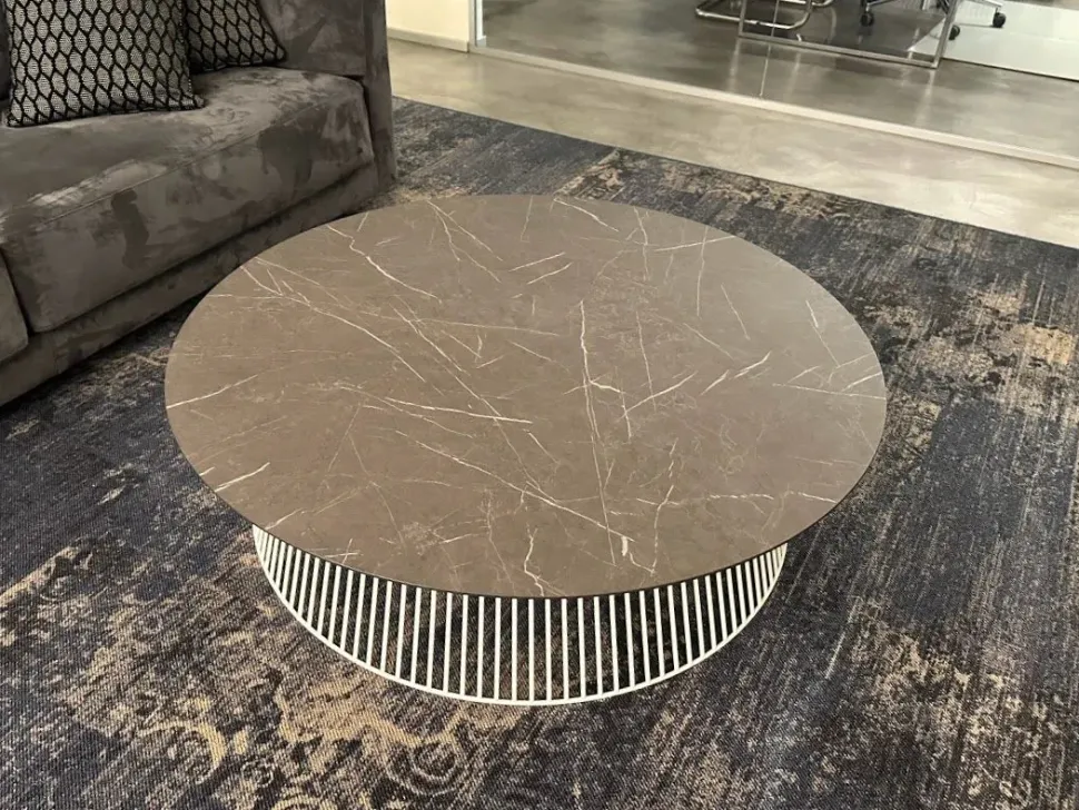 Prezzi ribassati per il tavolino moderno Brigitte di Tomasella