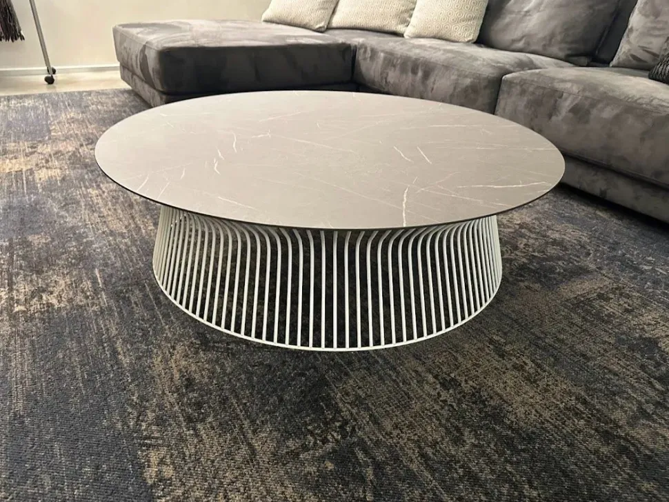 Prezzi ribassati per il tavolino moderno Brigitte di Tomasella