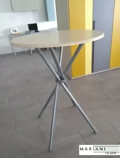 Prezzi ribassati per il tavolino moderno Rounder di Collezione esclusiva