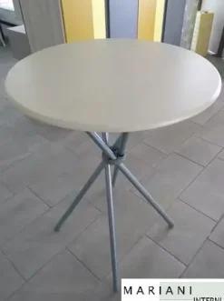 Prezzi ribassati per il tavolino moderno Rounder di Collezione esclusiva