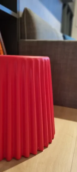 Prezzi ribassati per il tavolino moderno Tavolino rosso di Artigianale