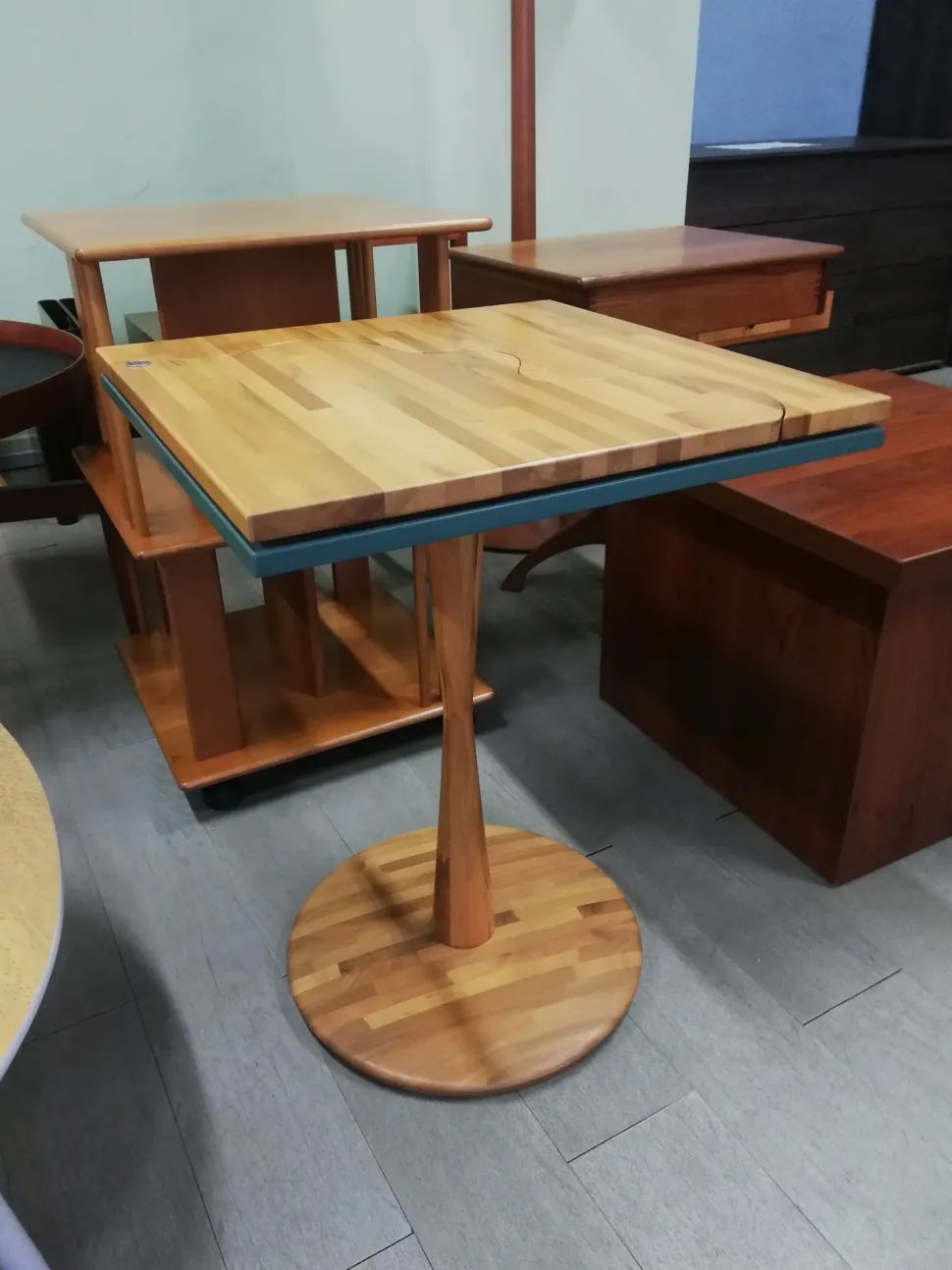 Prezzi ribassati per il tavolino moderno Decorativo di Longhi