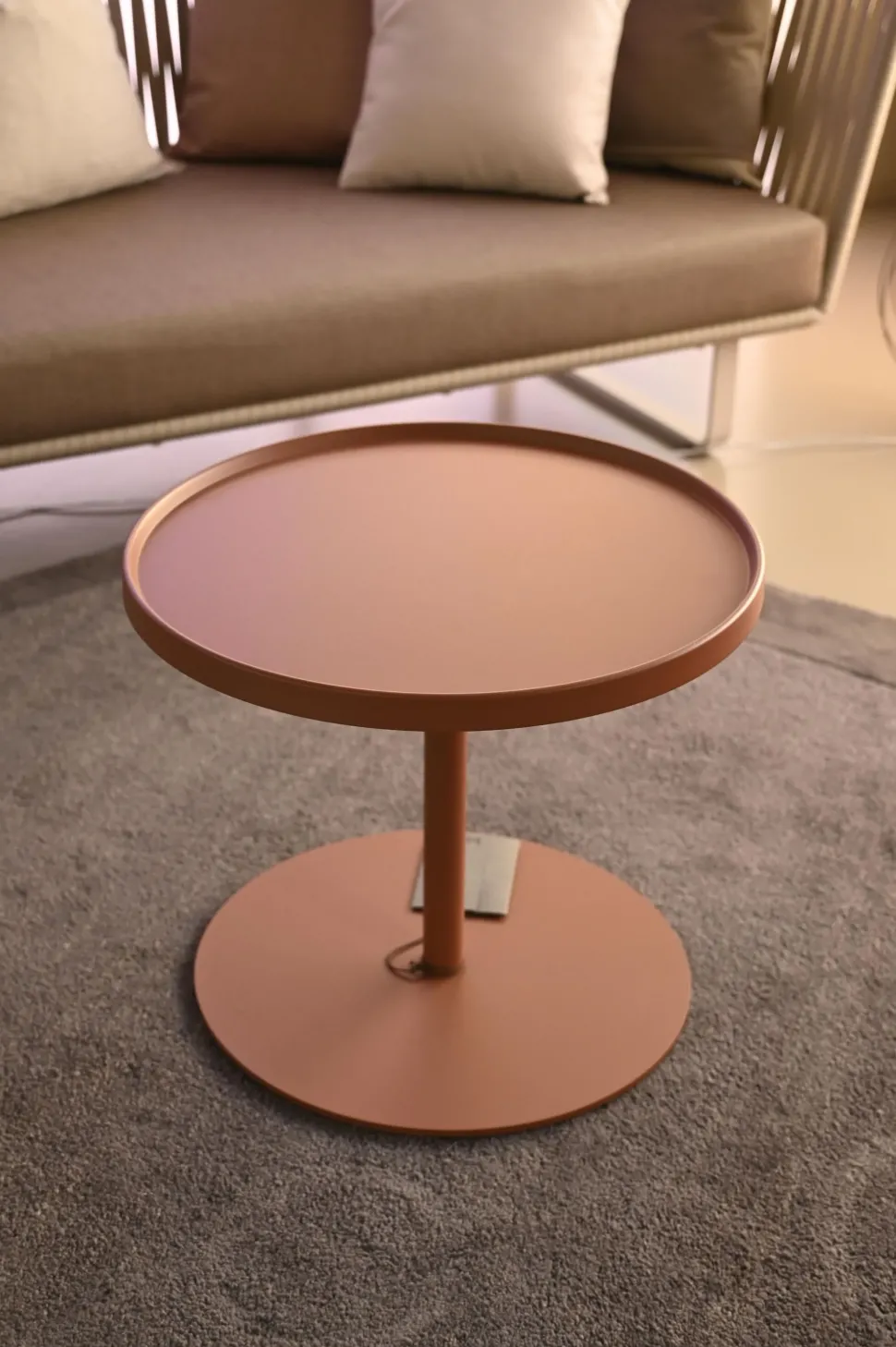 Prezzi ribassati per il tavolino design Objects di Kettal