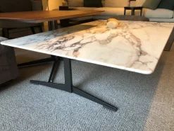 Prezzi ribassati per il tavolino design Fly di Flexform