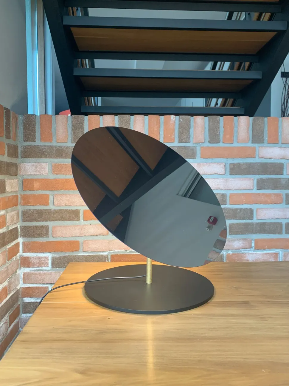 Progettista interni: Scopri la lampada da tavolo Calvino di Davide Groppi. Argento in offerta!