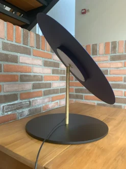 Progettista interni: Scopri la lampada da tavolo Calvino di Davide Groppi. Argento in offerta!