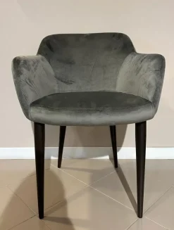 Progettista interni: Sedia Cecilia Di Lazzaro, braccioli, prezzo Outlet.