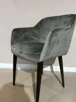 Progettista interni: Sedia Cecilia Di Lazzaro, braccioli, prezzo Outlet.