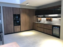 Richiedi il prezzo: cucina noce moderna Thea di Arclinea in offerta