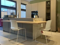 Scontata del 60%! Cucina ad isola in laccato opaco. Affrettati!