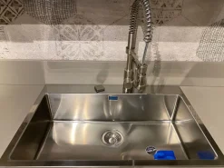 Sconto del 60% su cucina ad isola in legno. Affrettati! Acquista ora sull'eCommerce.