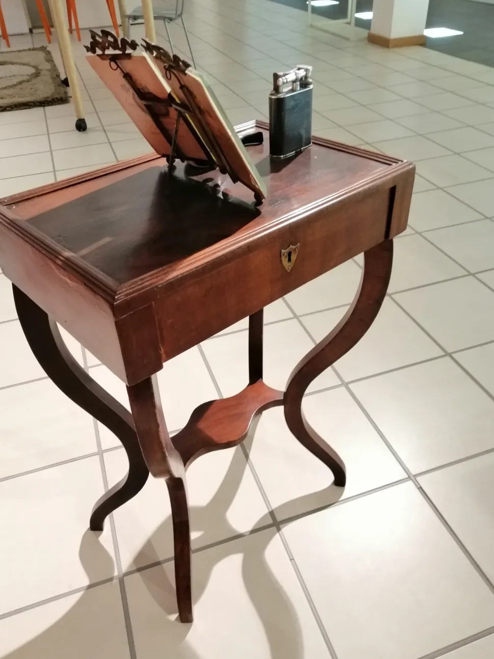 Scopri gli splendidi tavolini liberty in Offerta Outlet!