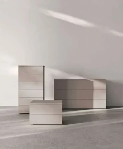 Scopri il comodino Wind di Orme in offerta! Design moderno e pratico.