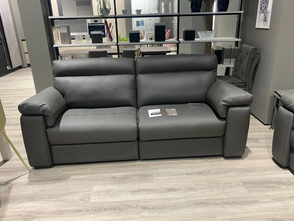 Scopri il divano relax William di Doimo Salotti in OFFERTA, con uno sconto del 52%!